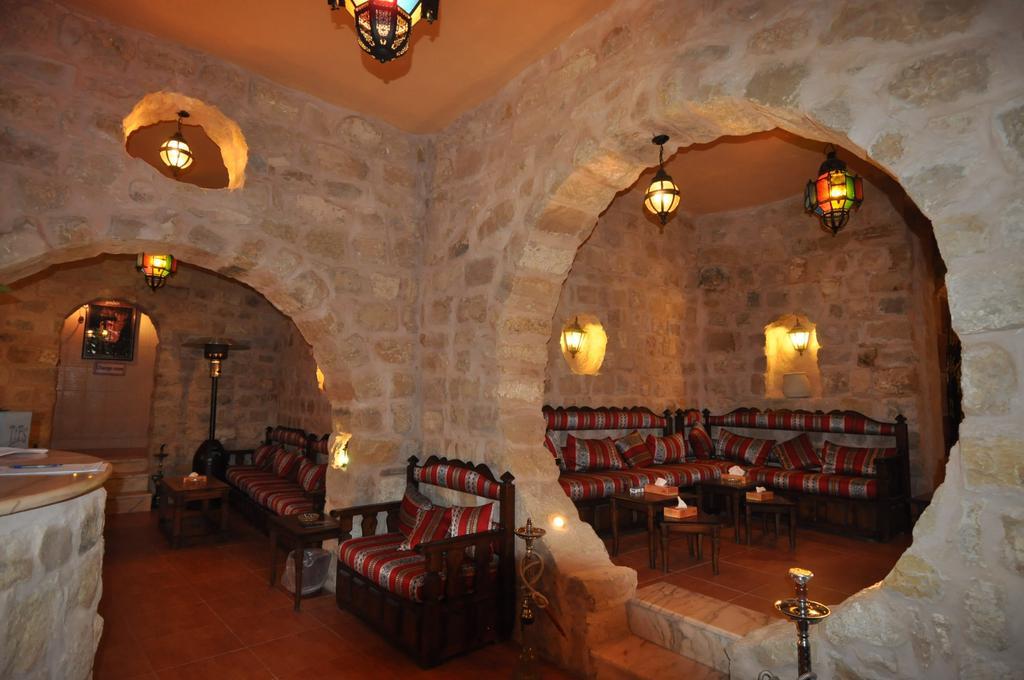 Al Anbat Hotel & Restaurant Wadi Musa Bagian luar foto